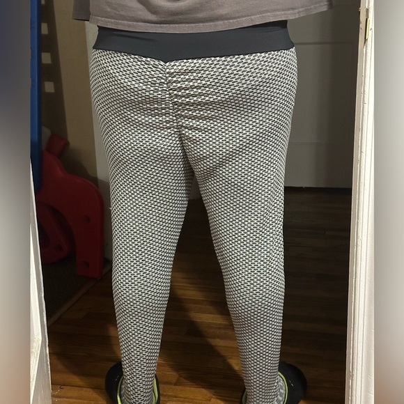 Honey Comb Tik Tok Leggings Size: OS - Picture 7 of 7